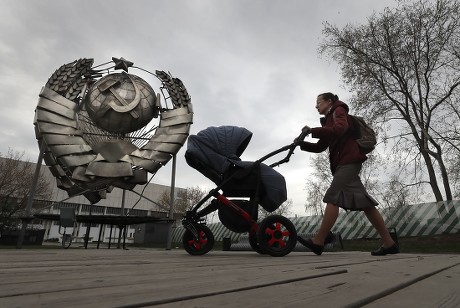 Daily Life In Moscow Russian Federation Apr Stock Pictures