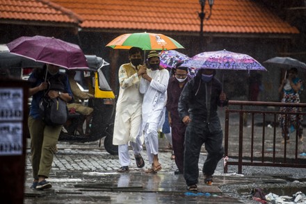 Heavy Rain Lashes Mumbai Maharashtra India 21 Jul 2021 Stock