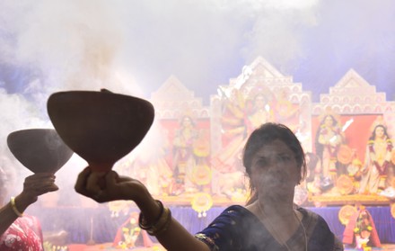 Traditional Bengali Woman Performing Dhunuchi Dance Editorial Stock