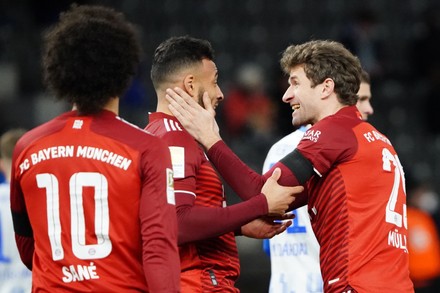 Munichs Thomas Mueller R Celebrates Teammates Editorial Stock Photo