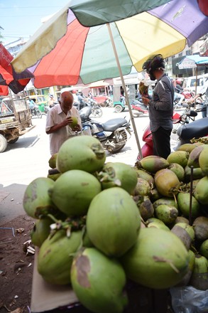 Coconut Vendor Cuts Coconuts Sells Coconuts Editorial Stock Photo