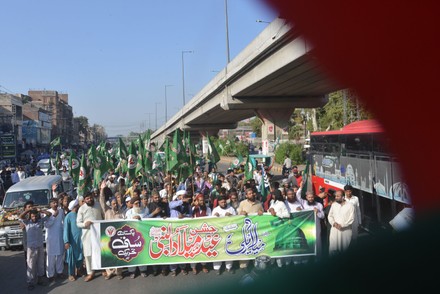 Count Im Genes De Activists Of Pakistan Sunni Tehreek Hold A Rally