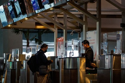 Passengers Chek Garuda Indonesia Airlines Desk Editorial Stock Photo