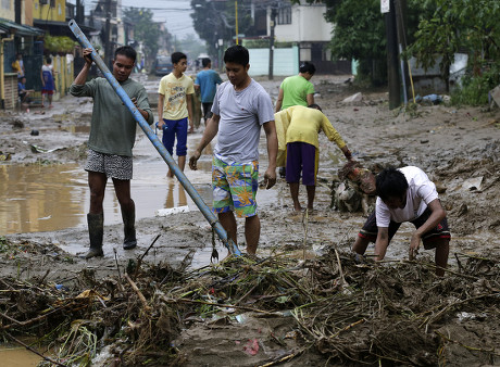 Filipino Flood Victims Maneuver Along Street Editorial Stock Photo