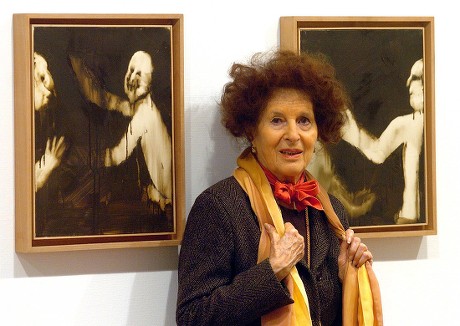 VENICE BORN PAINTER IDA BARBARIGO POSES CLOSE Editorial Stock Photo