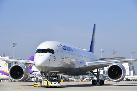 Lufthansa Airbus A350900 Push Back Truck Editorial Stock Photo Stock