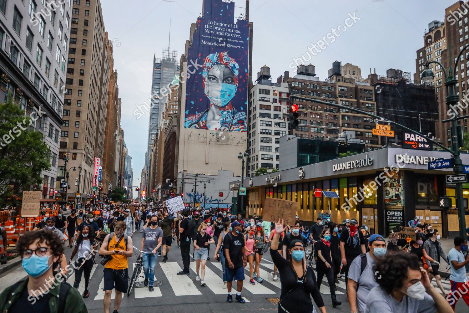 New yorkers try locate where fan pic