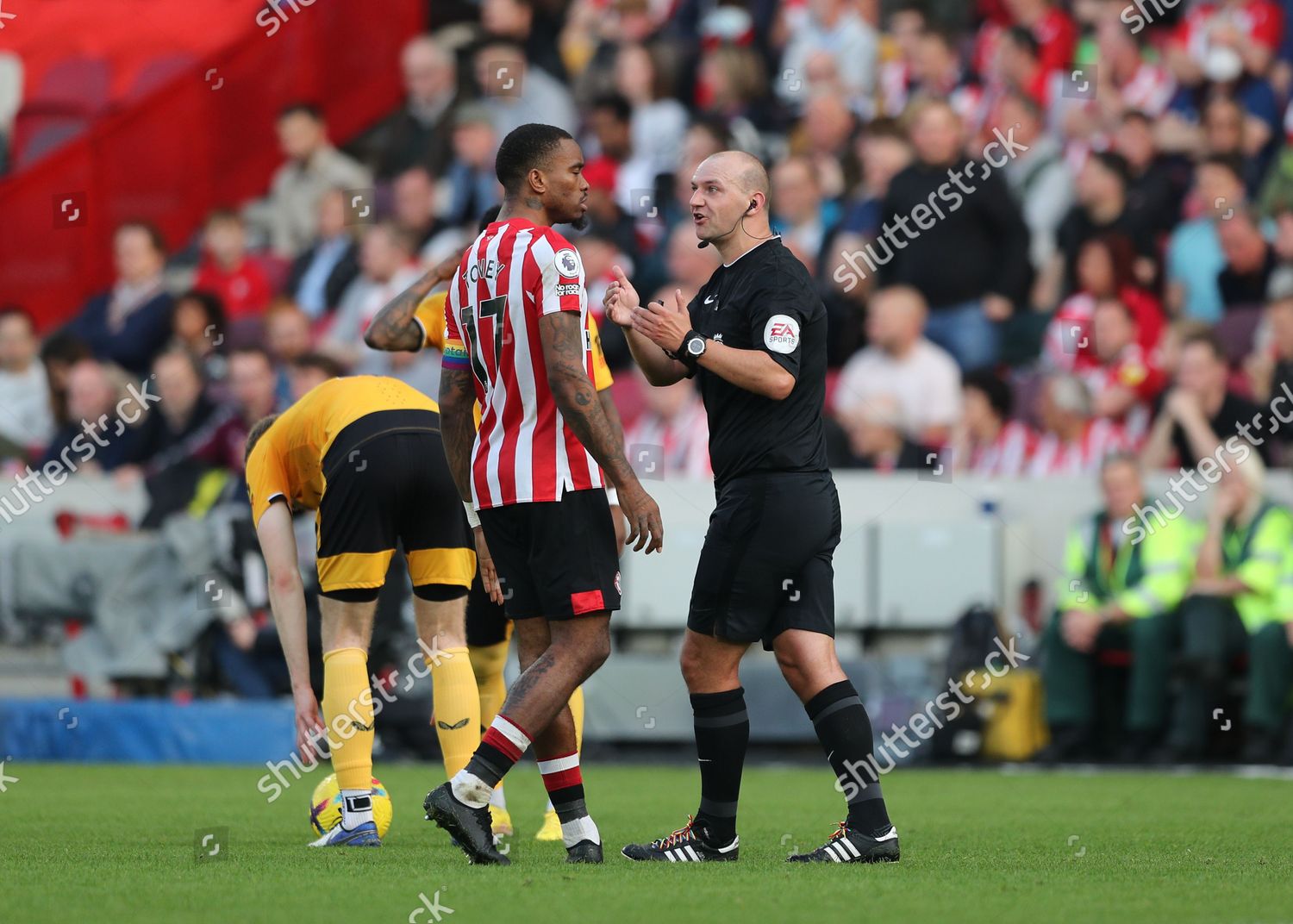 Referee Bobby Madley Having Word Ivan Editorial Stock Photo Stock