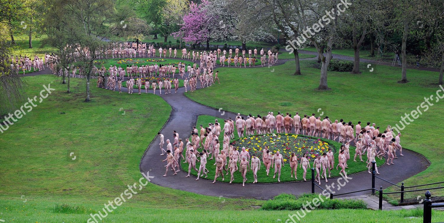 Hundreds Naked Volunteers Pose Photographer Spencer Foto Stok Editorial