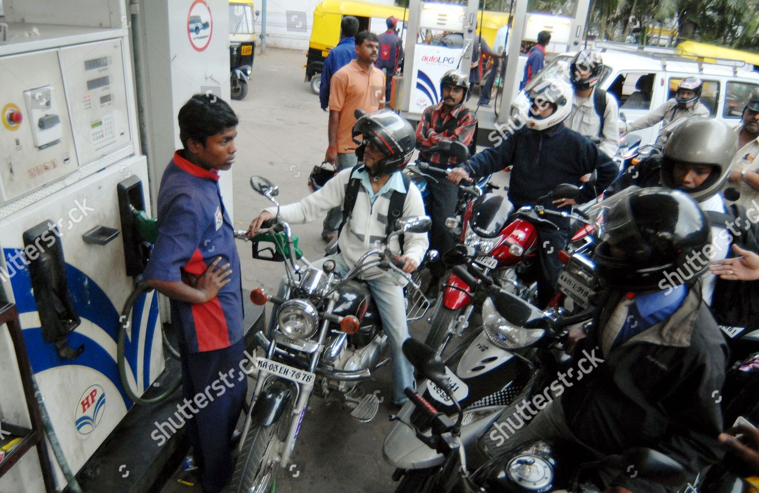 Motorists Stand Queue City Petrol Bunk Editorial Stock Photo Stock