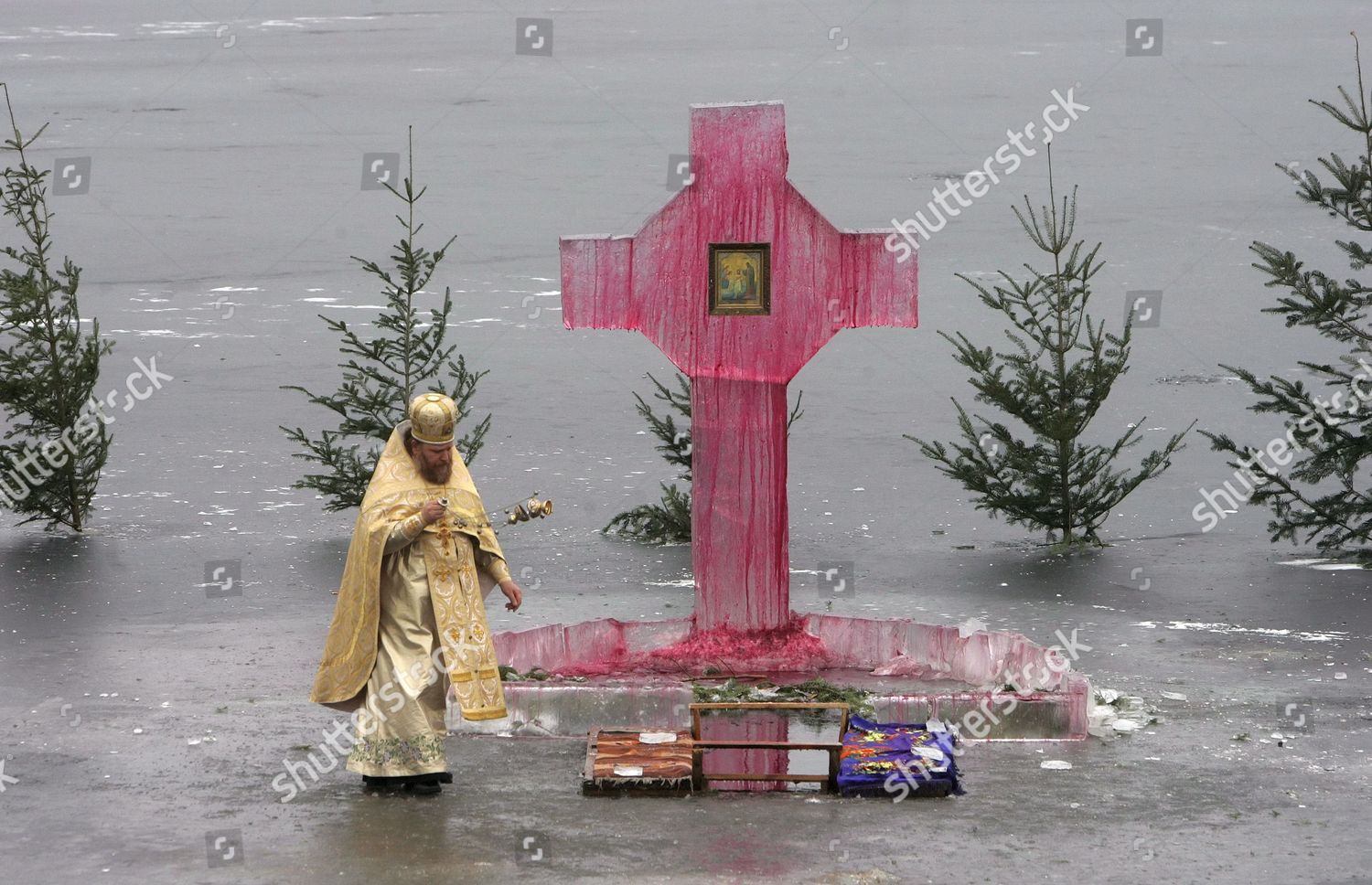 Ukrainian Orthodox Priest Consecrates Dnieper River Editorial Stock