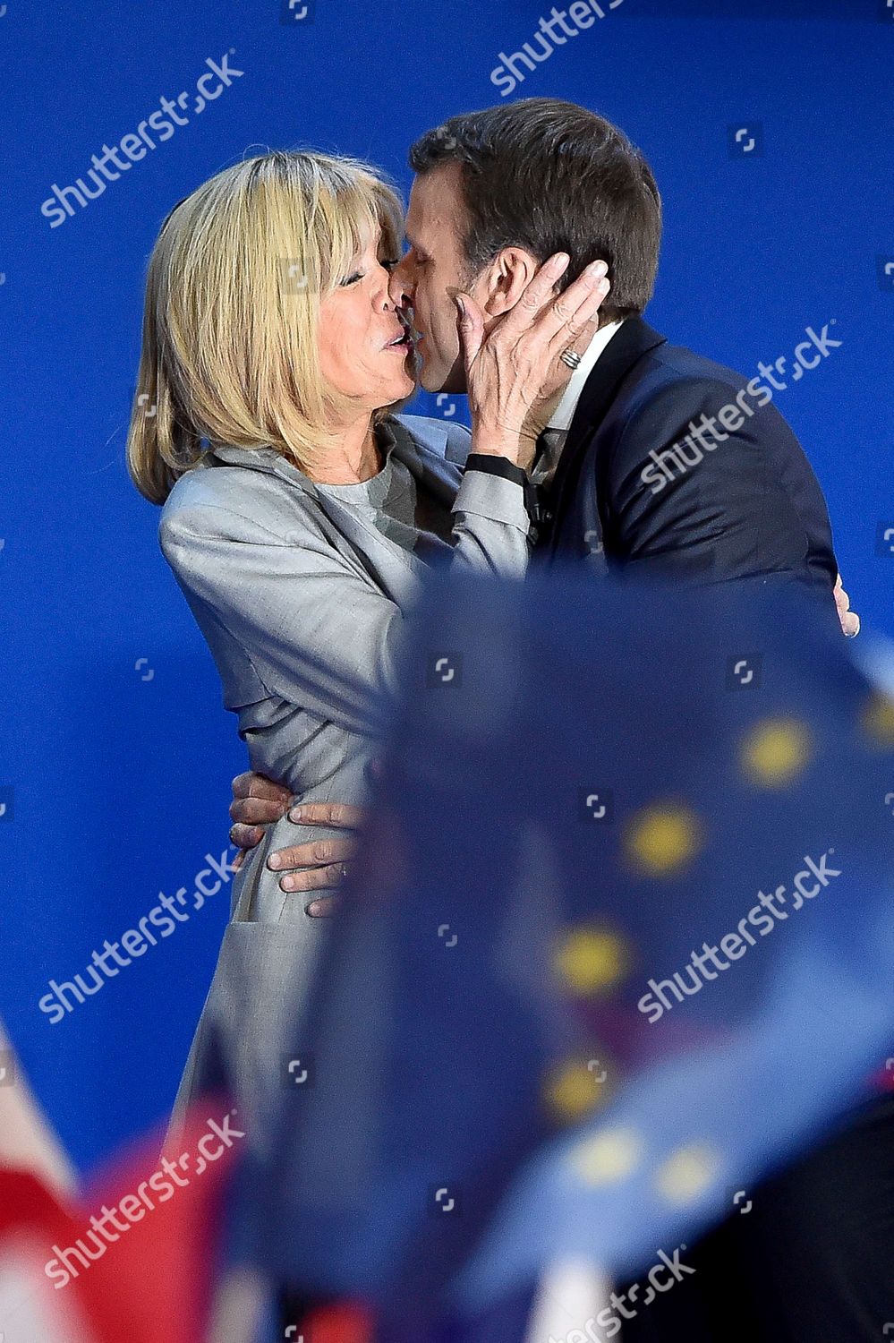 Emmanuel Macron Wife Brigitte Trogneux Kiss Redaktionelles Stockfoto