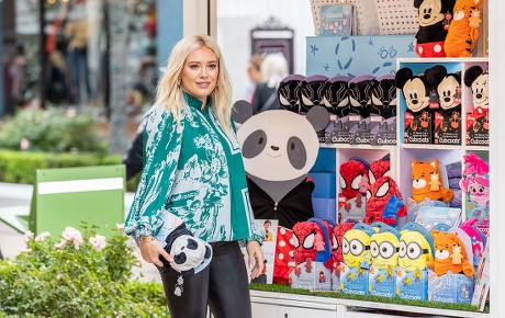 Hilary Duff Gifts Cubcoats Children Operation Editorial Stock Photo