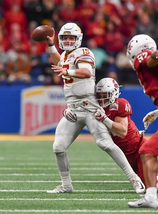 San Antonio, TX, USA. 28th Dec, 2018. Iowa State quarterback, Brock Purdy  (15), in action at the NCAA football Valero Alamo Bowl between the Iowa  State Cyclones and the Washington State Cougars