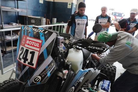 Mechanics Inspect Quad Argentinian Driver Jeremias Editorial Stock ...