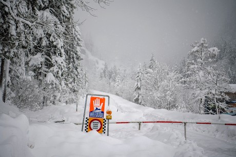 Multilanguage Sign Warning Danger Avalanches Sign Editorial Stock Photo ...