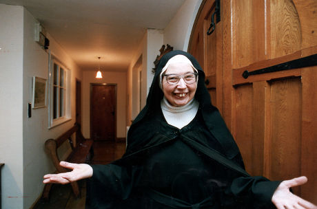 Sister Wendy Beckett Art Critic And Presenter Of Bbc Show 'the Story Of Painting'. . Rexmailpix.