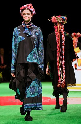 tokuko 1er vol show runway tokyo fashion Stock Photos (Exclusive