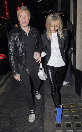 Liam Gallagher and  wife Nicole Appleton at the Ivy restaurant and Ivy Club, London, Britain - 15 Oct 2009