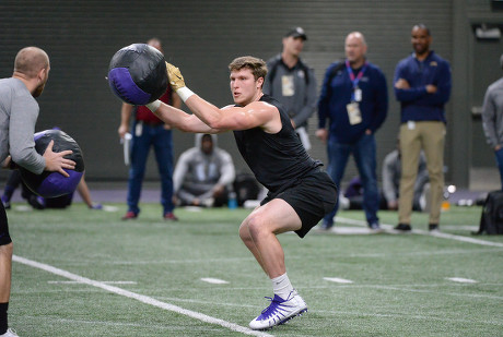 News Photo : Taylor Rapp of the Washington Huskies runs his 40