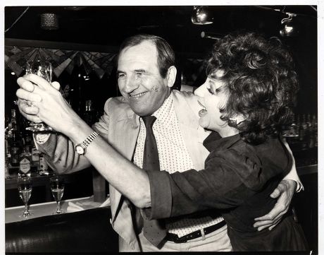 Television Adverts Cinzano 1983 Cinzano Launch Their New Tv Advertising Campaign Which Will Be Their Final One In The Long Running Series: Joan Collins And Leonard Rossiter Attend Photocall. . Rexmailpix.