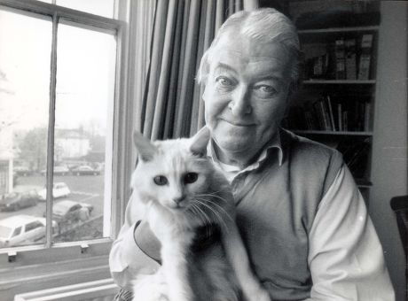 Author Kingsley Amis 1989 Leading Author Sir Kingsley Amis (dead)(died October 1995) ....authors