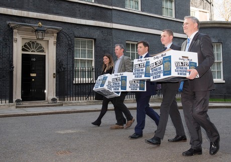 L_r - Eleanor Hayward Daily Mail Reporter Nigel Evans Mp Andrew Brigden Mp David Churchill Daily Mail Reporter And Andrew Rosindell Mp Carry Boxes Of 318 727 Signatures To 'make Blue Passports In Britain' To Be Handed In To Number 10 Downing Street