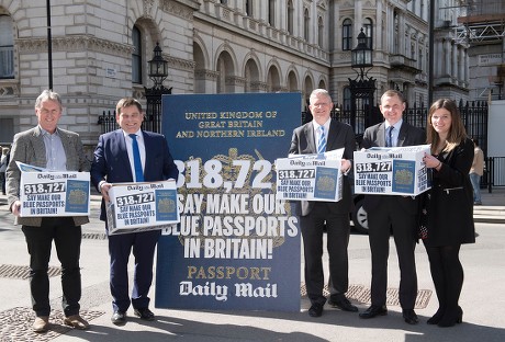 L_r - Nigel Evans Mp Andrew Brigden Mp Andrew Rosindell Mp David Churchill And Eleanor Hayward Daily Mail Reporter Carry Boxes 318 727 Signatures To 'make Blue Passports In Britain' To Be Handed In To Number 10 Downing Street.