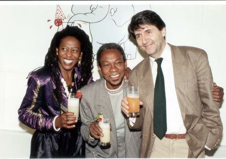 Actor Tom Conti 1990 Judith Jacob Norman Beaton Tom Conti (right) Tuesday June 12th Is Drinkwise Day 1990 Which Aims To Encourage The General Public To Look At Their Drinking Habits And Consider Healthy Drinking Choices. Drinkwise Day And The Campaig