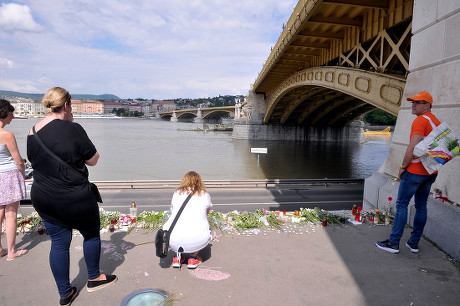 Tribute To Victims Of A Boat Accident, Budapest, Hungary - 02 Jun 2019 ...