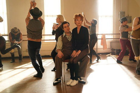Tyler Hanes as Jerry Orbach and Michelle Williams as Gwen Verdon