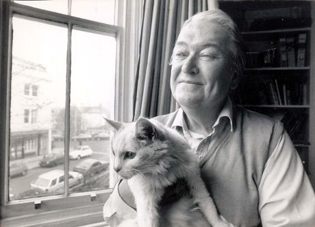 Author Kingsley Amis (died October 1995) 1989 Leading Author Sir Kingsley Amis (dead)....authors