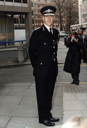 Sir Paul Condon Paul Condon Police Commissionerin Brixton.now Lord (paul) Condon Of Langton Green Life Peer/june2001 M.e.t. Police Commisioner . Rexmailpix.