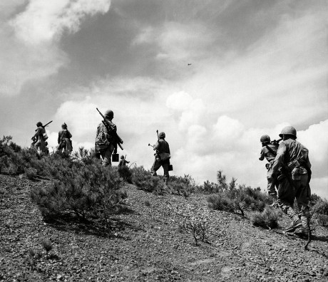 25 Infantrymen walking Stock Pictures, Editorial Images and Stock ...