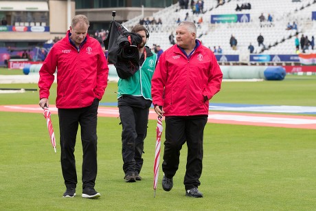 Marais Erasmus Umpire Paul Reiffel Umpire Editorial Stock Photo - Stock ...