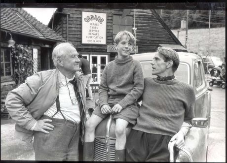 Jeremy Irons - Actor - 1988 Acting In The Blood; Sam (centre) With Father Jeremy Irons And Grandfather Cyril Cusack. Pkt3452-256222