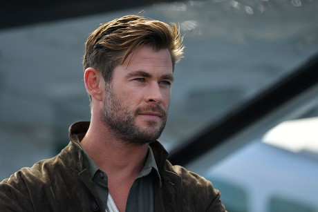 Chris Hemsworth Poses Photograph During Tag Foto stock editorial