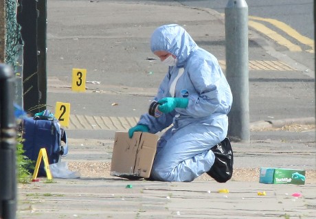 Police Forensic Officers Searching The Scene Of Another Stabbing In Romford Essex. Picture David Parker 22/06/2018 Reporter Jim Norton.