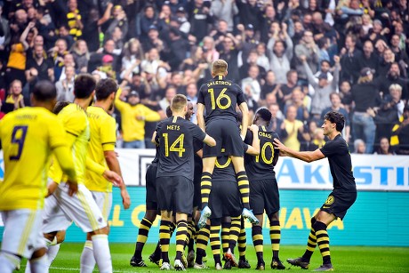 Aik Supporters Burn Maribor Scarf During Redaktionelles Stockfoto Stockbild Shutterstock