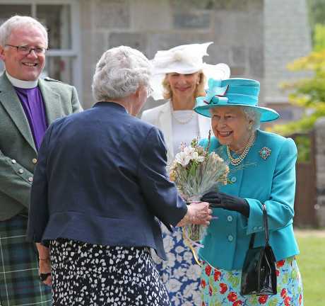 queen elizabeth visits scotland