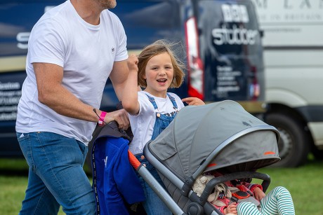 Mike Tindall Mia Grace Tindall Lena : Photos éditoriales De Stock ...