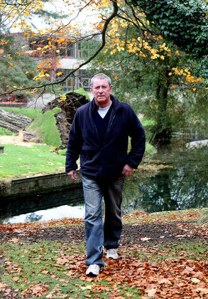 John Nettles filming 'Midsomer Murders' on location in near Wallingford, Buckinghamshire, Britain - 2009