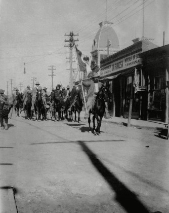 Mexican Revolutionaries Entering Juarez May 1911 Editorial Stock Photo ...