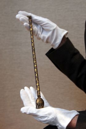 Royal heirlooms to be sold at auction, Christies, London, Britain - 16 Nov 2009