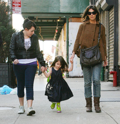 Katie Holmes takes Suri to Complexions Contemporary Ballet at the Joyce Theater in New York, America - 22 Nov 2009