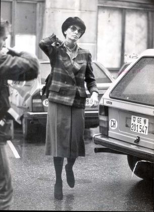 Sophia Loren - Actress October 1981 Sophia Loren Leaves Her Geneva Flat To Take Children To School The Regal Sophia.... Dismayed And Infuriated By The Public Question Marks Over Carlo's Integrity. Thanks To Sophia The World Thinks It Knows About Car