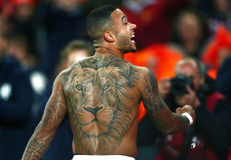 Former Manchester United star Memphis Depay shows off new giant lion tattoo  following Hollands friendly defeat against Italy  Mirror Online