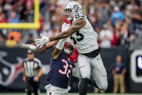 Houston, TX, USA. 27th Oct, 2019. Oakland Raiders offensive tackle Andre  James (68) prepares to snap the ball during the 2nd quarter of an NFL  football game between the Oakland Raiders and