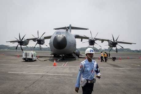 40 Four Engine Turboprop Military Transport Aircraft Stock Pictures 