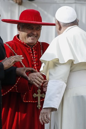 medieval cardinal hat